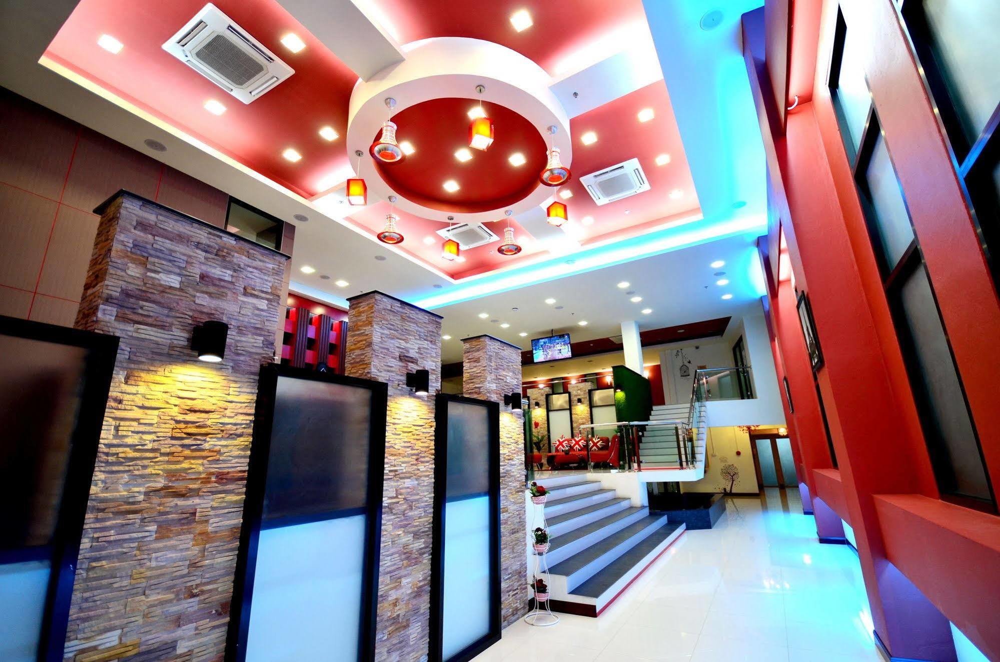 Pb Grand Hotel Хатъяй Экстерьер фото